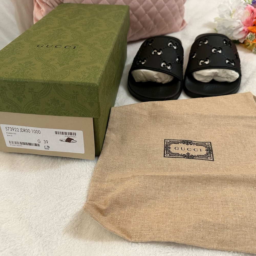 AUTHENTIC GUCCI BLACK RUBBER INTERLOCKING GG SLIDES SIZE 39 LIKE NEW! - Picture 8 of 11